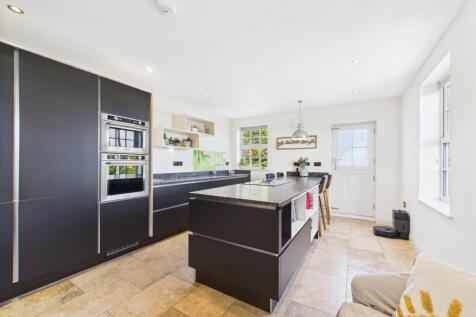 Kitchen 1.jpg