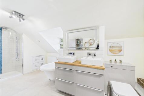ensuite Master.jpg