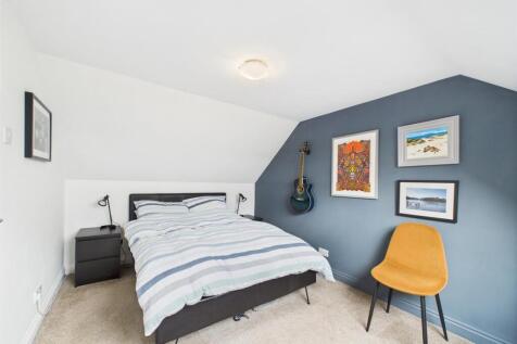 Bed 2.jpg
