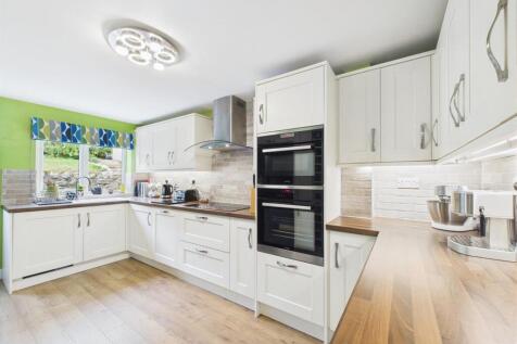 Kitchen 1.jpg