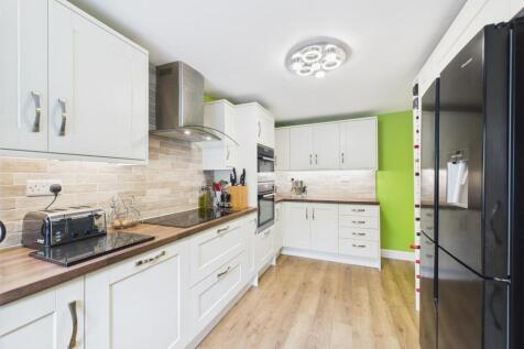 Kitchen 2.jpg