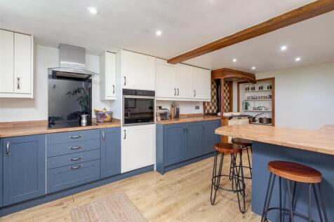 kitchen 2.jpg