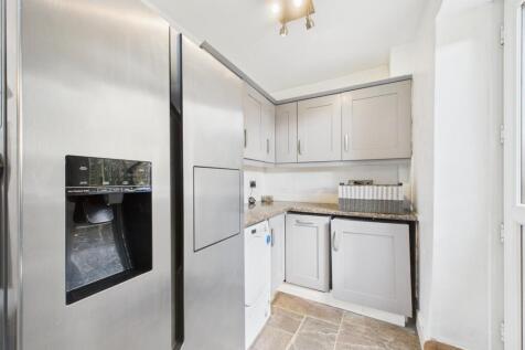 Kitchen 1.jpg