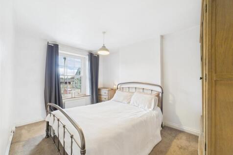 Bed 1.jpg