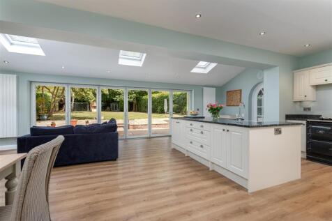 Kitchen Dining 1