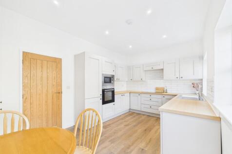Kitchen 1.jpg