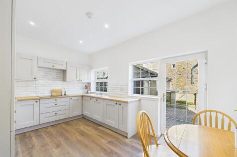Kitchen 2.jpg