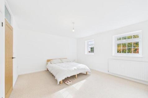 Bed 3.jpg