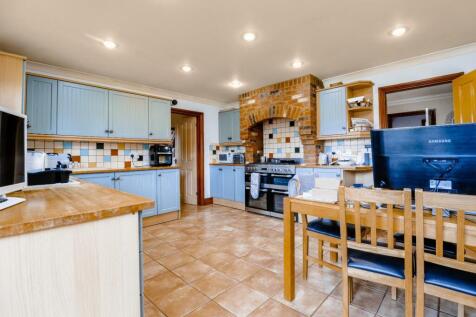 St. Marys Road NN29 7JU (19).jpg