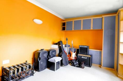 St. Marys Road NN29 7JU (12).jpg