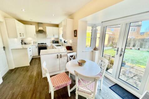 Kitchen/ Breakfast Room