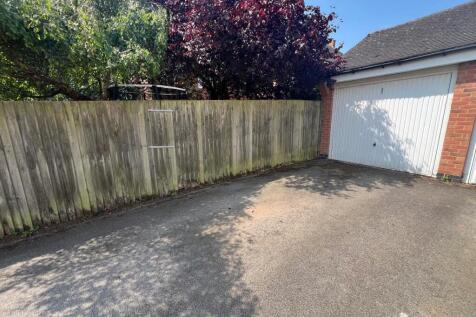 Driveway/Garage