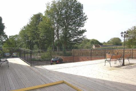 Communal Gardens (Decking)