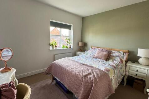 Master bedroom (2nd floor)
