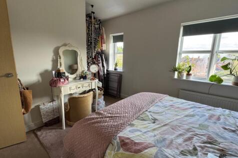 Master bedroom (2nd floor)