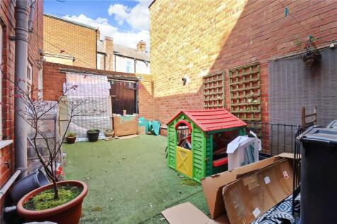 Shared Yard