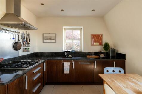 Eat-In Kitchen