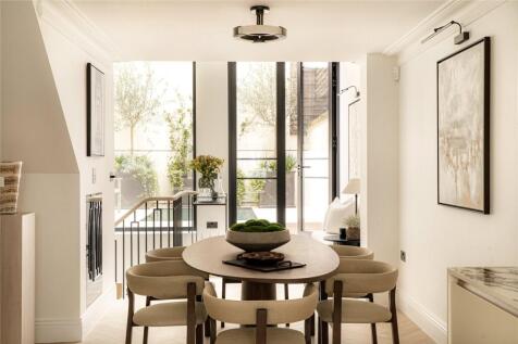 Dining To Garden