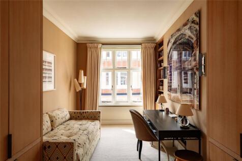 Bedroom/ Study