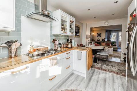 Kitchen/ Dining Area