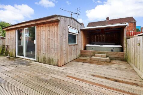 Summerhouse/Hot Tub