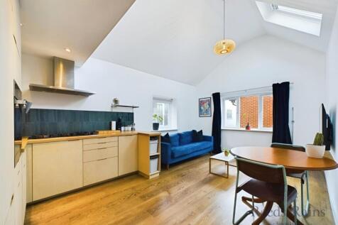 Lounge/Kitchen