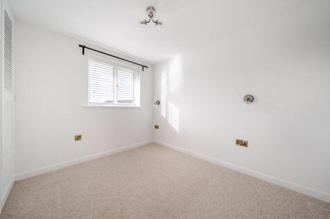 1369479-8-68ff549...