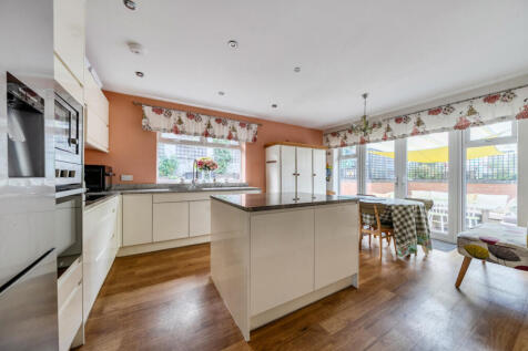 1371432-6-68f8aed...