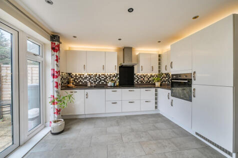 1377262-11-690ccf...