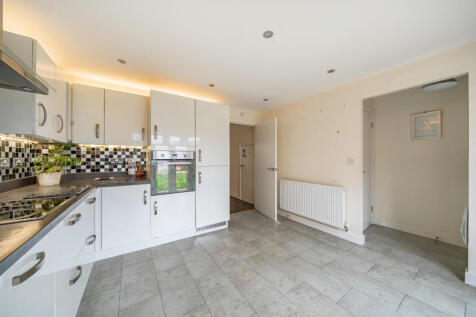 1377262-10-690cce...