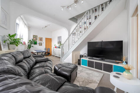 1375920-18-690b2a...