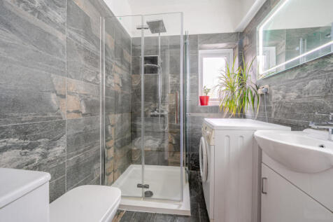 1375920-1-690b290...