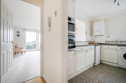 1376032-9-690df4b...