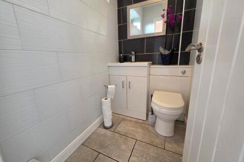 Cloakroom/Wc