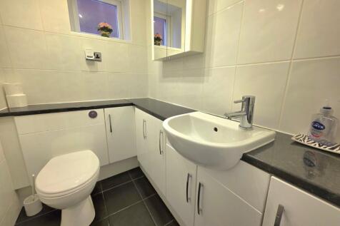 Cloakroom/Wc