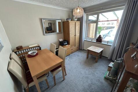 Bedroom2/Dining Room