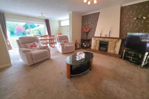Louge/Dining Room