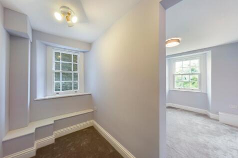 Office/Dressing Area