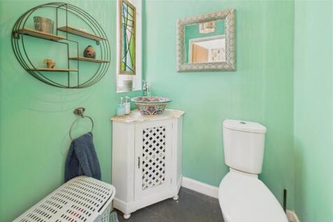 Cloakroom/Wc