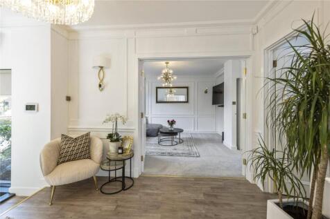 Hall Into Family Rm