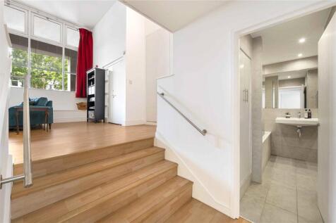 Lounge/Bathroom
