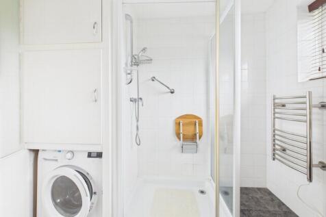 Shower room 2