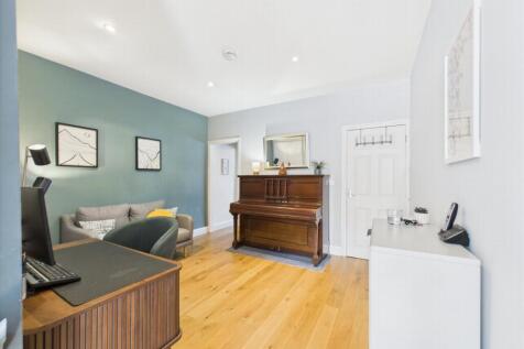 Family room 3