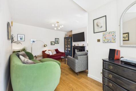 Living room 4
