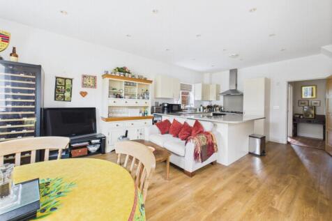Living/Dining area