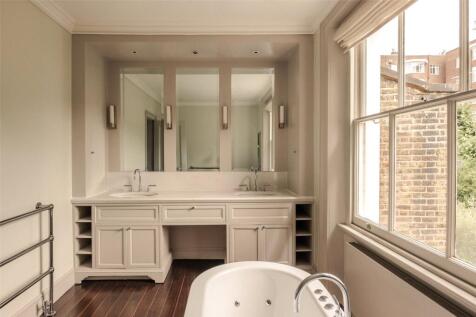 Principal Bathroom