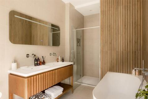 Principal Bathroom