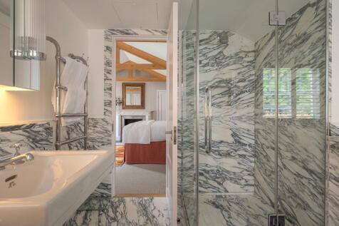 Principal Bathroom