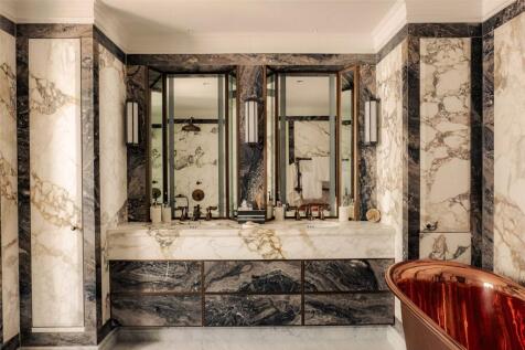 Principal Bathroom