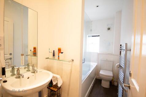 bathroom (1 of 1).jpg
